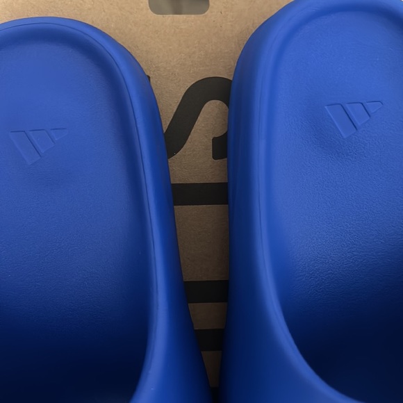 Brand new authentic yeezy blue slides size 10,13 - Picture 2 of 6